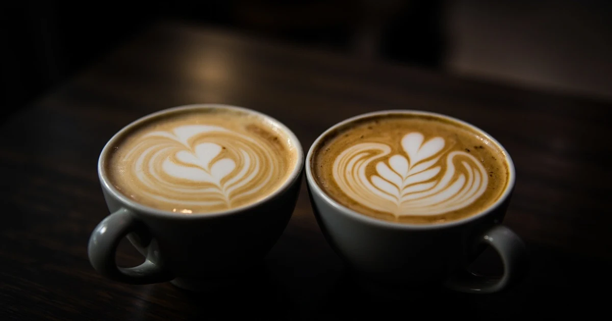 進階拉花圖形完全攻略：Rosetta、Tulip、Heart 與 Swan 自由注法