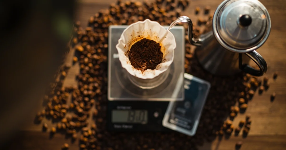 新手必學！手沖咖啡粉水比1:15黃金比例完整教學